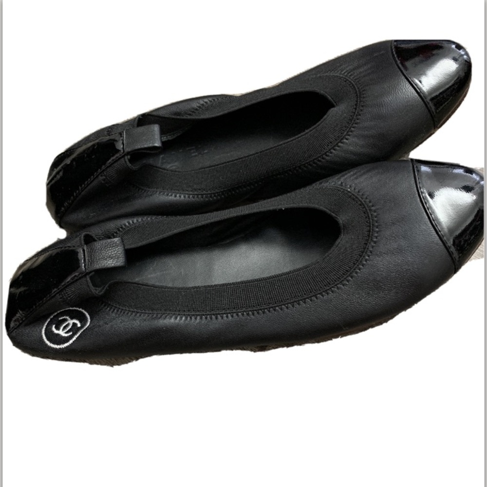 Chanel Black Leather & Patent Toe Flat size 39